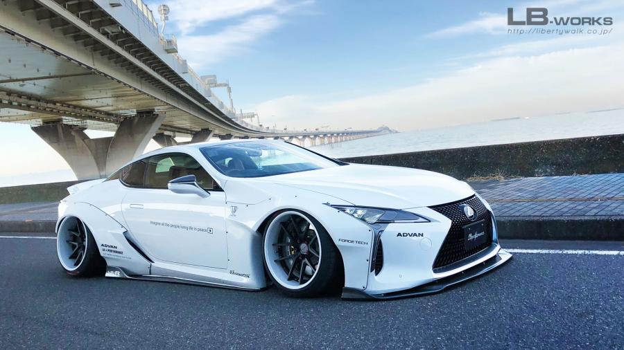  Lexus LC500 by Liberty Walk 2020 года  (фото 2 из 13)